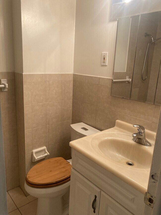 8112 Avenue J, Brooklyn, NY 11236 House for Rent in Brooklyn, NY