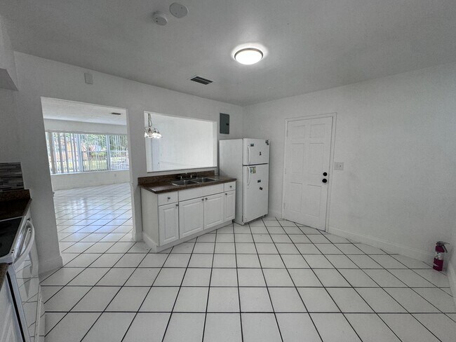 Building Photo - 6884 NW 14th St