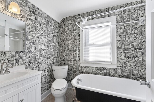 Building Photo - 1126 Cedar St