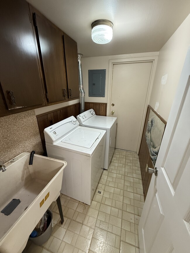 Building Photo - 29720 City Center Dr