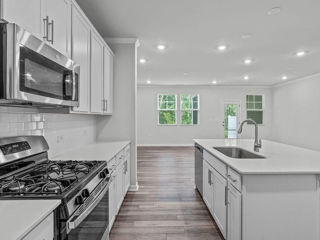 Foto del edificio - 3BR Like-New Townhome – GREAT PRICE - Community Pool/Playground