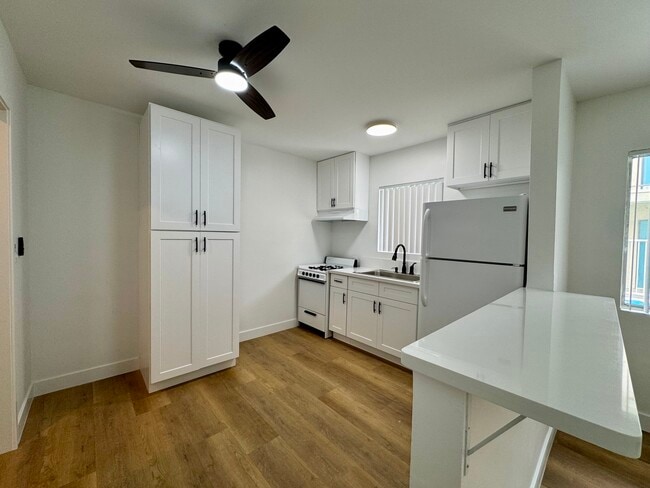 Building Photo - 1230 W 29th St