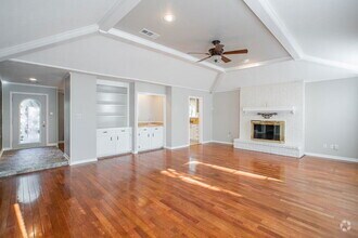 Building Photo - 19 Lancelot Ln