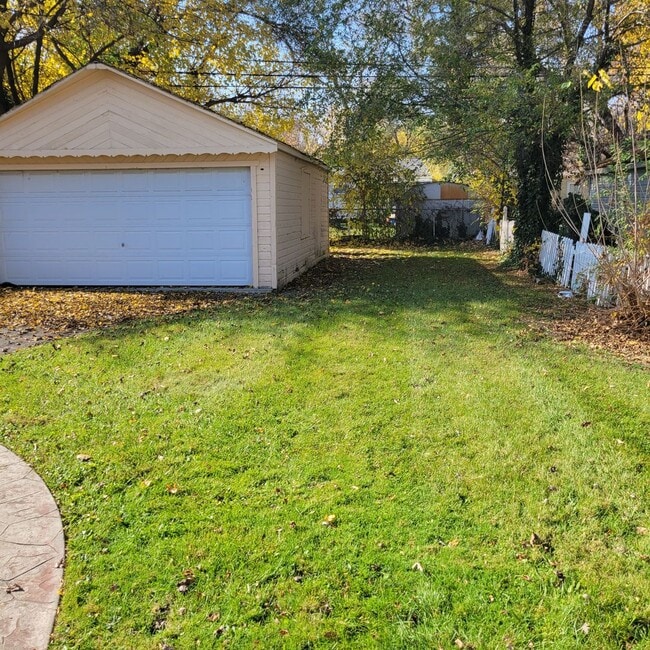 Building Photo - Cozy 2 Bedroom, 1 bath in Warren