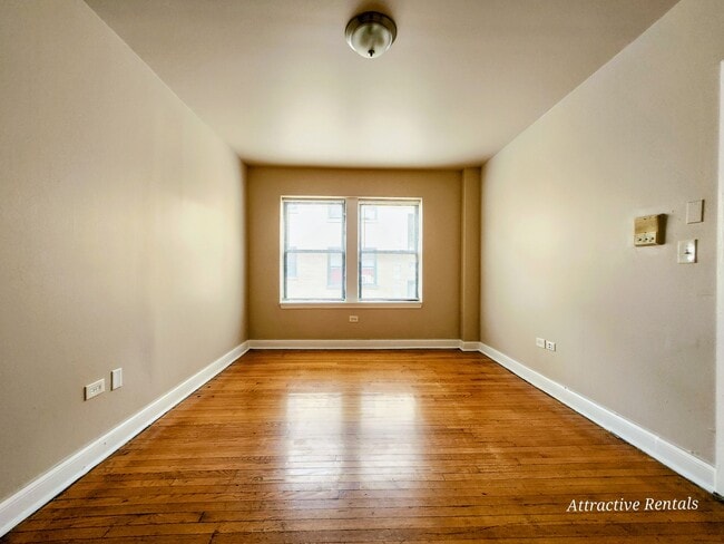 Photo - 4840 W Adams St (Chicago, IL) Apartment