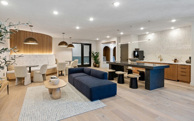 Building Photo - Evado