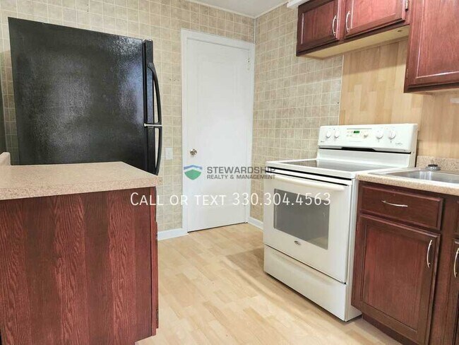 Building Photo - 2131 Dennison Pl NW