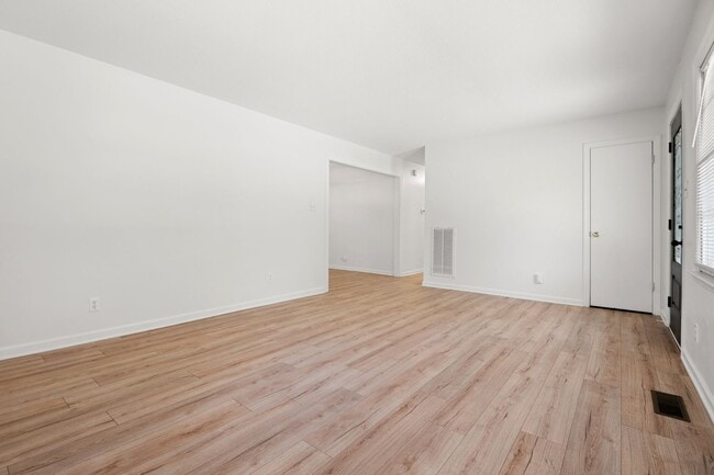 Building Photo - 1006 Willowdale Dr