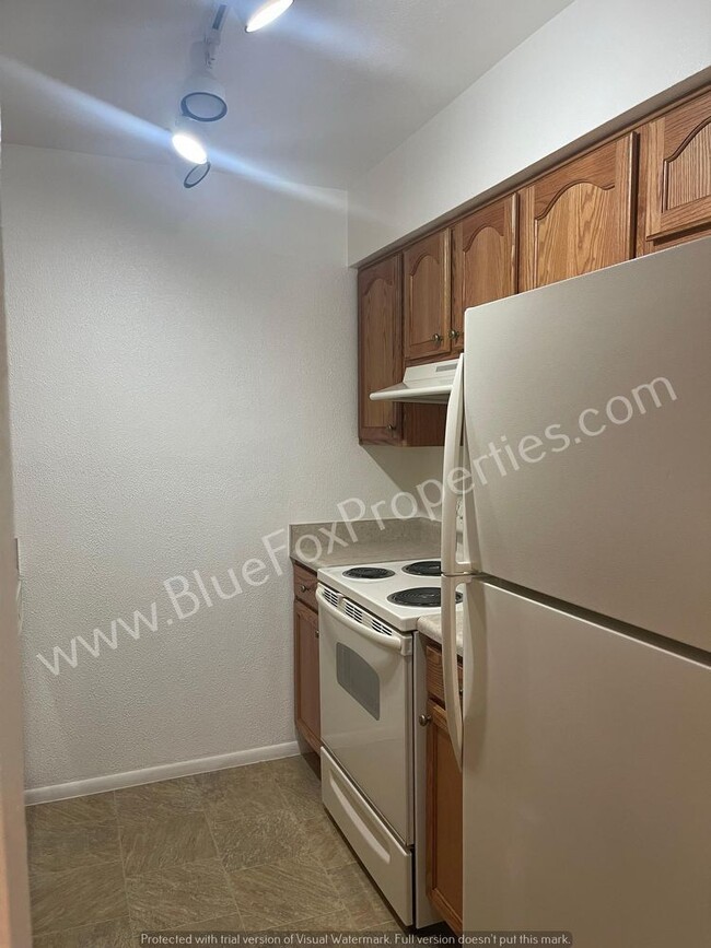 Building Photo - 1600 N Wilmot Rd