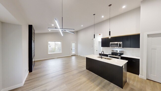 Building Photo - 10417-10130 130 Ave