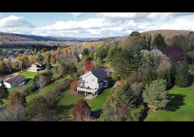Foto del edificio - 1486 Laurel Ln