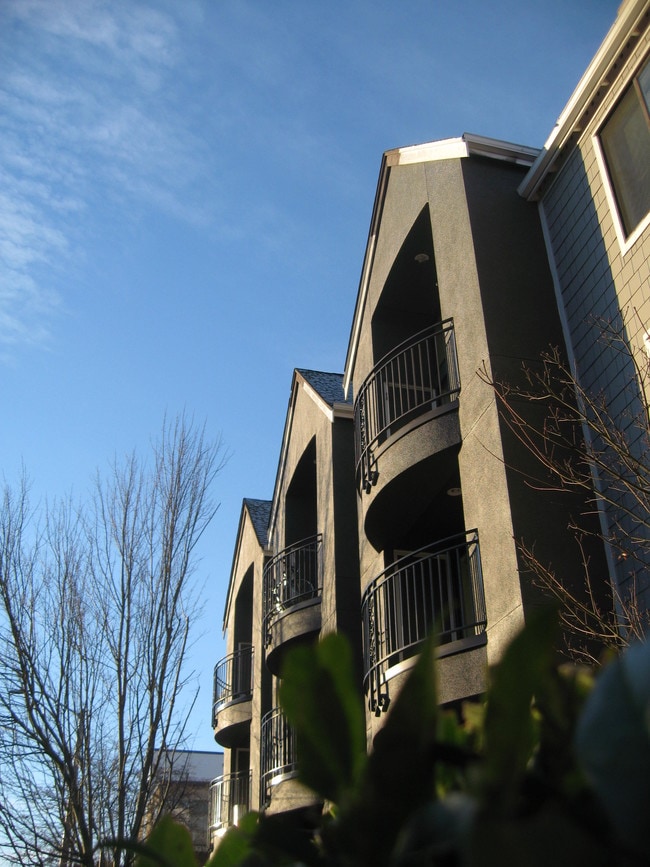 Building Photo - Yugo Seattle Rivendell