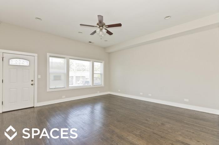Primary Photo - 3 bedroom in Chicago IL 60657