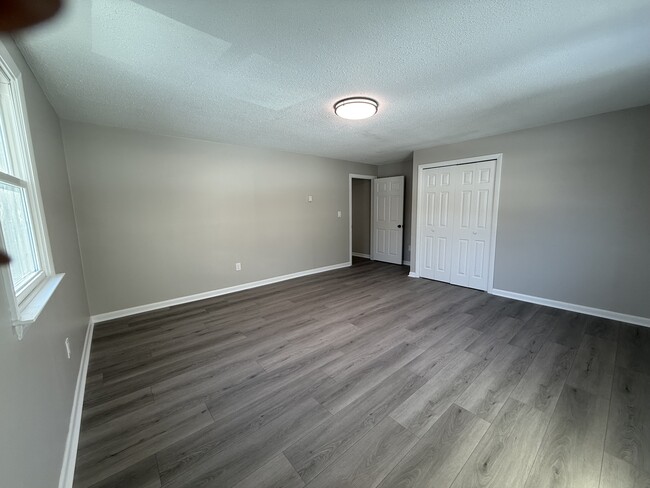 Building Photo - 735 Stafford Rd