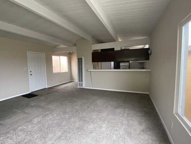 Building Photo - 532 Manhattan Beach Blvd