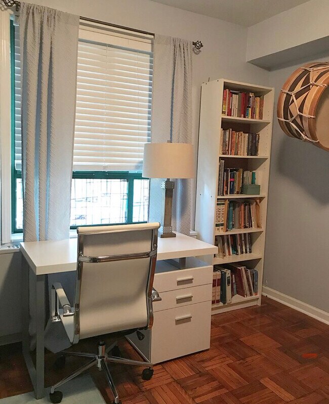 Bedroom 1/den - 1591 Metropolitan Ave