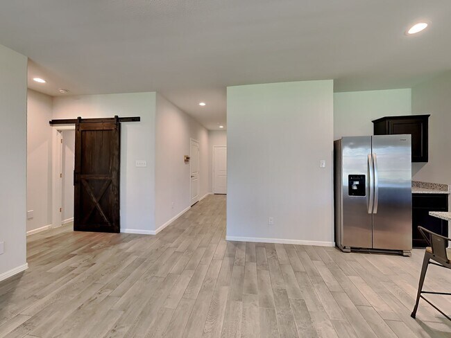 Foto del edificio - Chapel Creek Beauty with Designer Kitchen, Spacious Layout & Private Backyard Retreat!