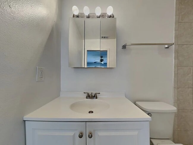 Building Photo - 1041 Bridlewood Way