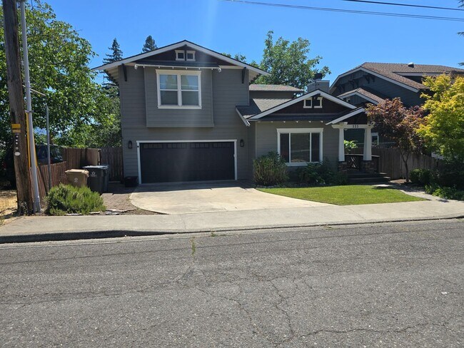 Foto del edificio - 3 bed 2.5 bath  Home for Rent in Grants Pass