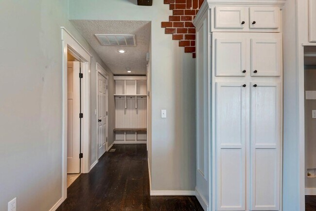 Foto del edificio - Republic Schools - Gorgeous 3 Bed 2 Bath 3 Car Garage For Rent!