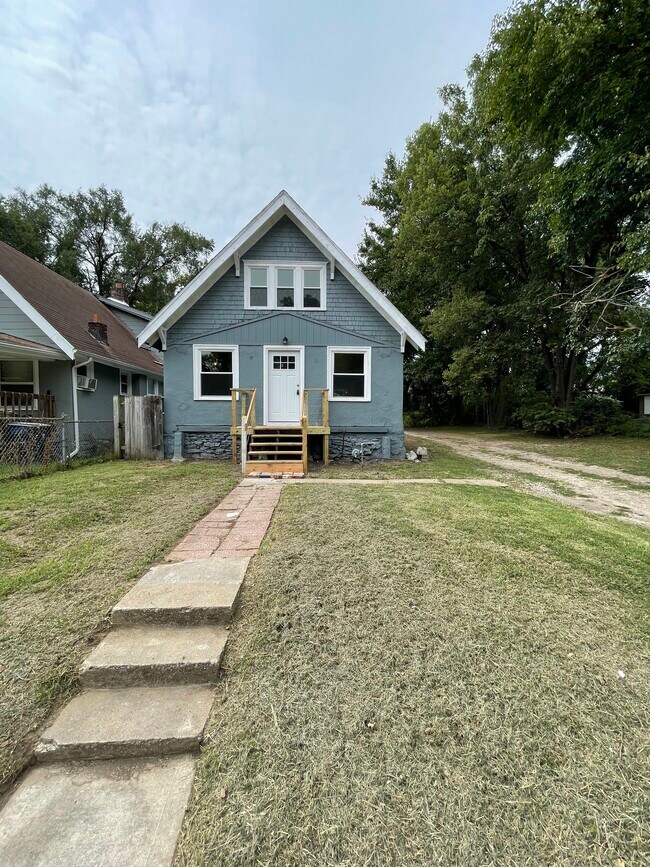 Building Photo - 4016 Flora Ave