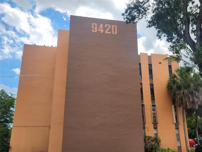 Foto del edificio - 9420 W Flagler St