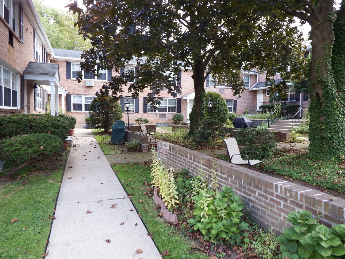 Primary Photo - 1334 Montgomery Ave