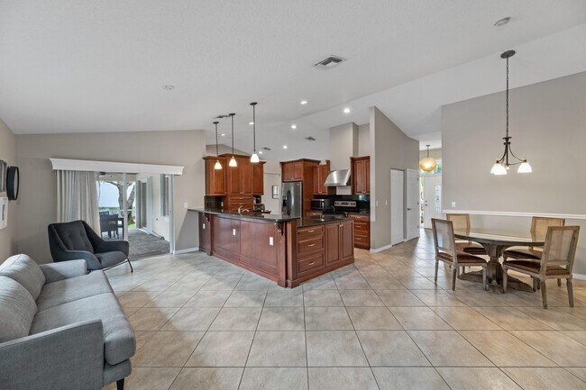 Building Photo - 13773 Sheffield St