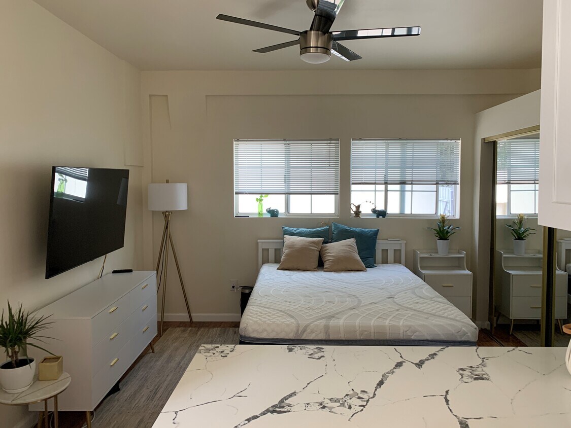 Foto principal - 5239 Wilkinson Ave