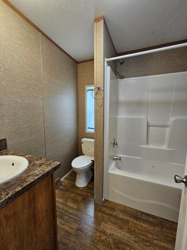 Building Photo - 418 Tulip Dr