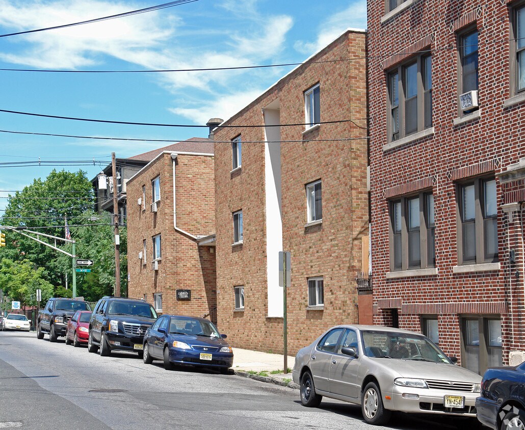 Foto del edificio - 3326-3332 Palisade Ave