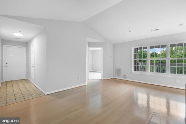 Building Photo - 511 Constellation Square SE