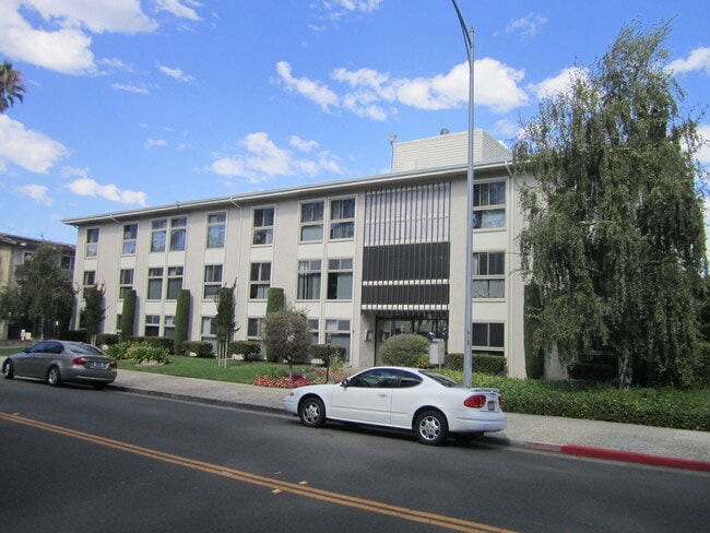 Building Photo - 4747 Atherton Ave