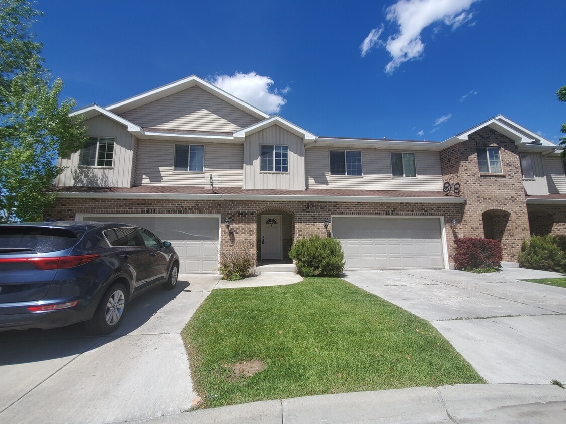 111 Robison Dr, Ammon, ID 83406 Townhome Rentals in Ammon ID