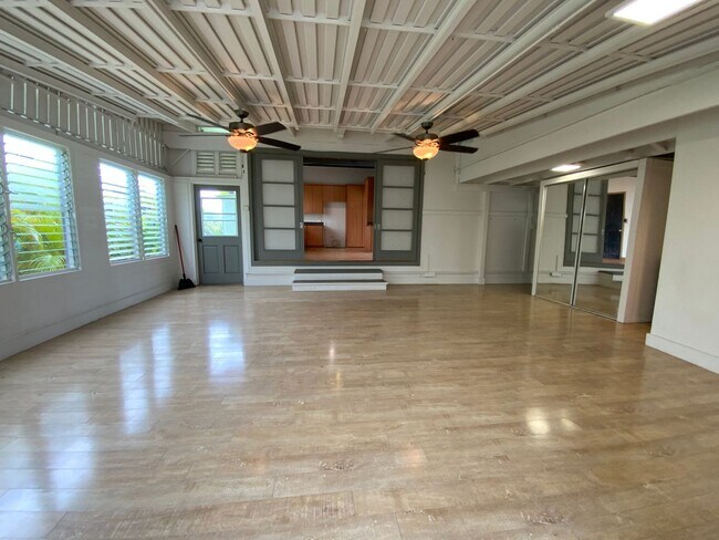Foto del edificio - SINGLE FAMILY HOME IN KAILUA