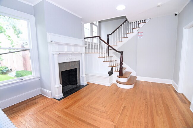 Foto del edificio - 137 Deer Hill Ave