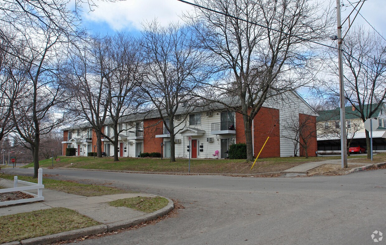 Primary Photo - 100 N Monroe St