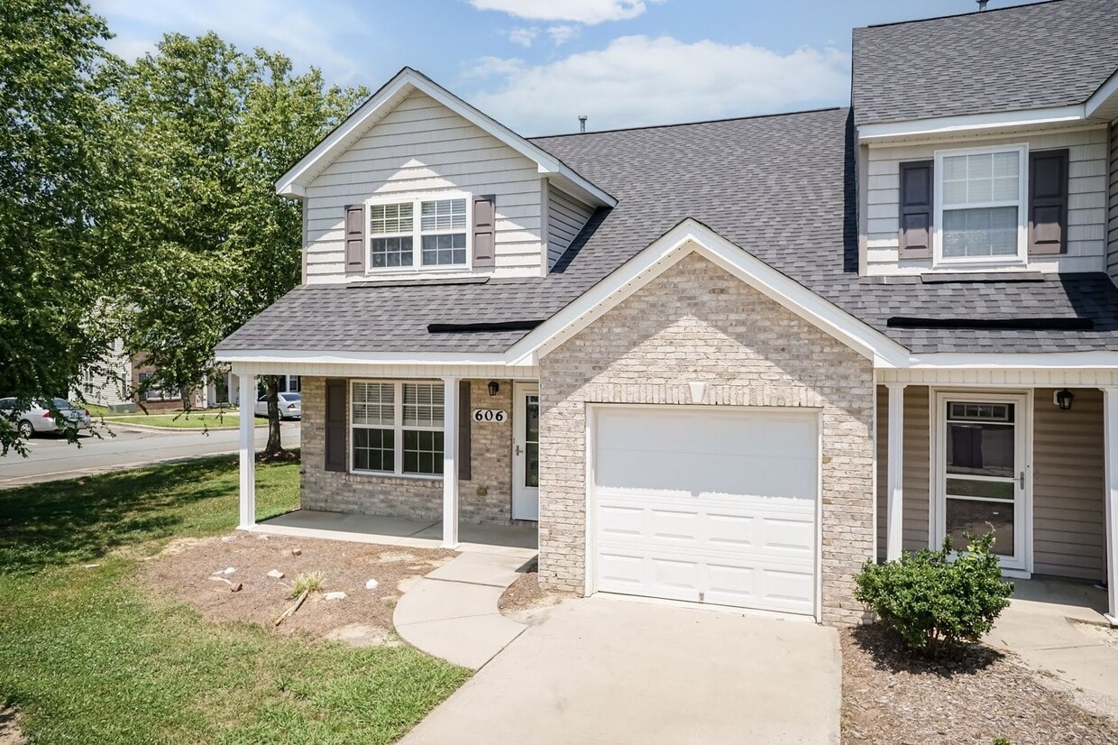 Primary Photo - Four Bedroom Home!