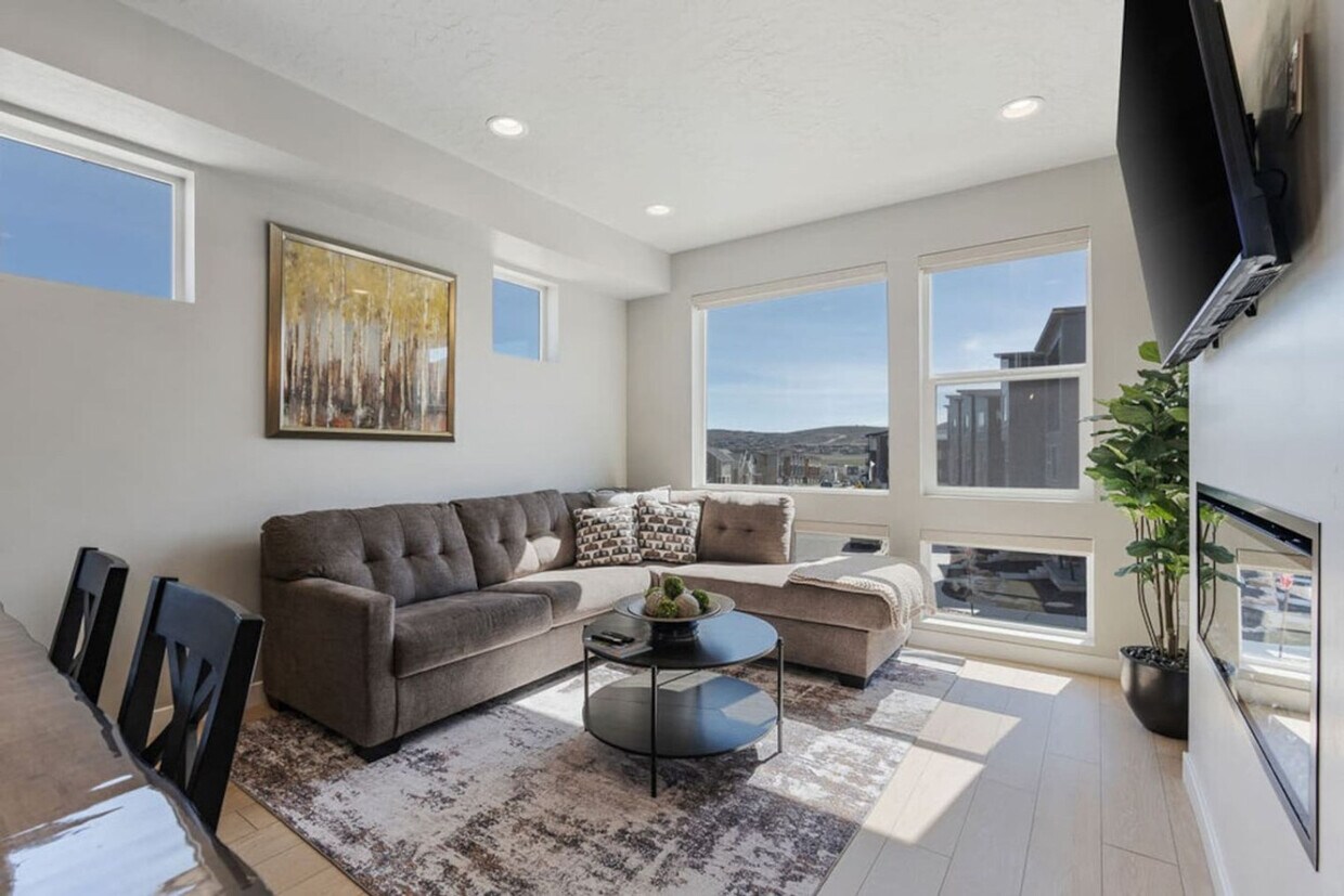 Foto principal - 6831 Silver Creek Dr