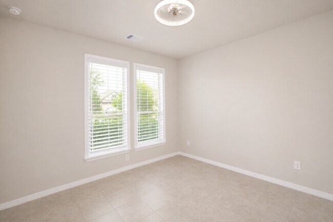 Foto del edificio - 1019 Fresh Spring Rd