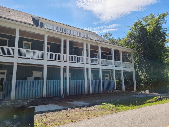 Foto del edificio - Second Floor, Studio Apartment in Old Town Bluffton!