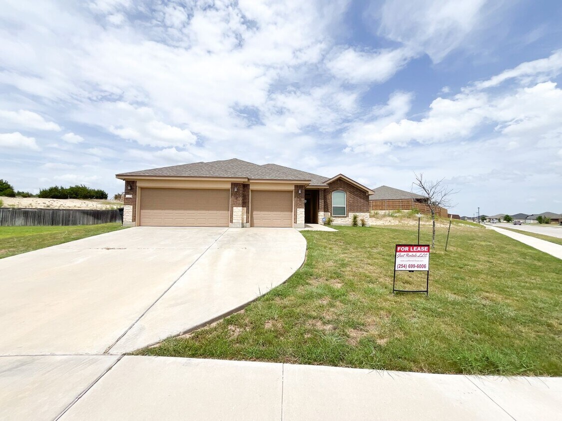 Foto principal - Available 7/11/2025 Beautiful 1 story, 5 b...