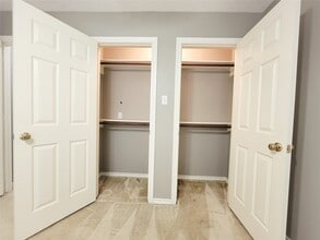 Building Photo - 309 Rolling Hills Dr W Building Photo - 309 Rolling Hills Dr W