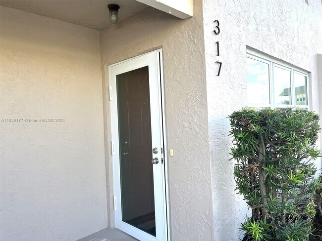 Building Photo - 317 Gulfstream Rd