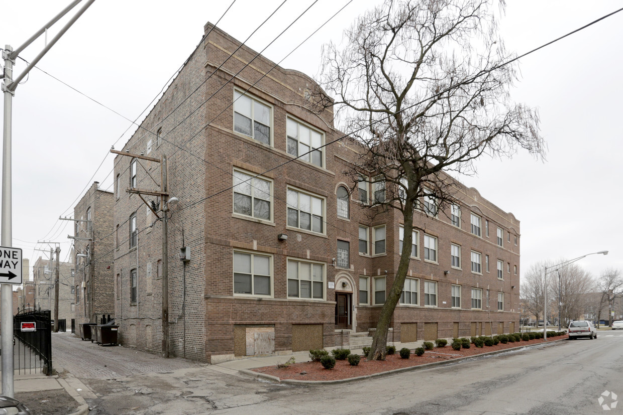 Foto del edificio - 3658 W Douglas Blvd