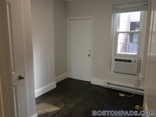 Building Photo - 52 Clearway St