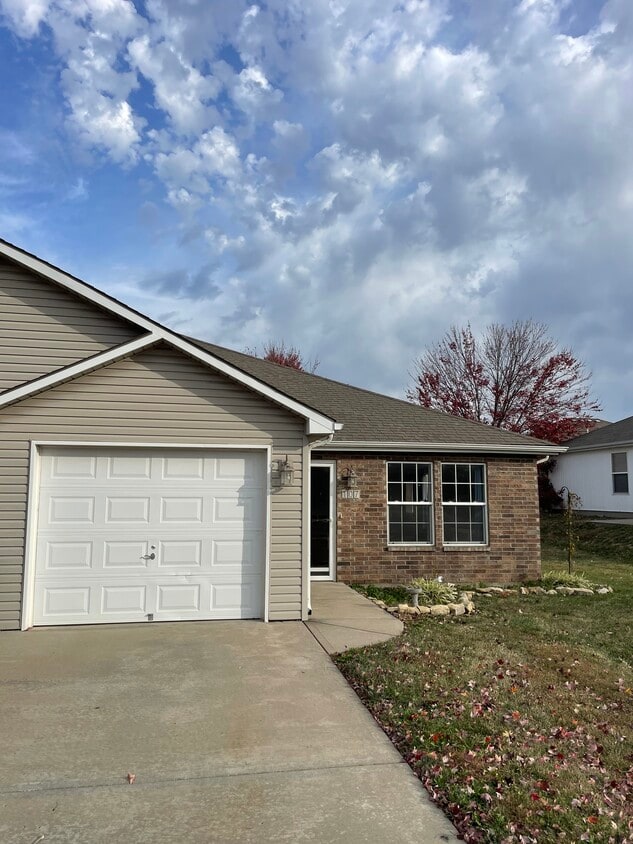 Foto principal - 103 SW Rock Garden Ln