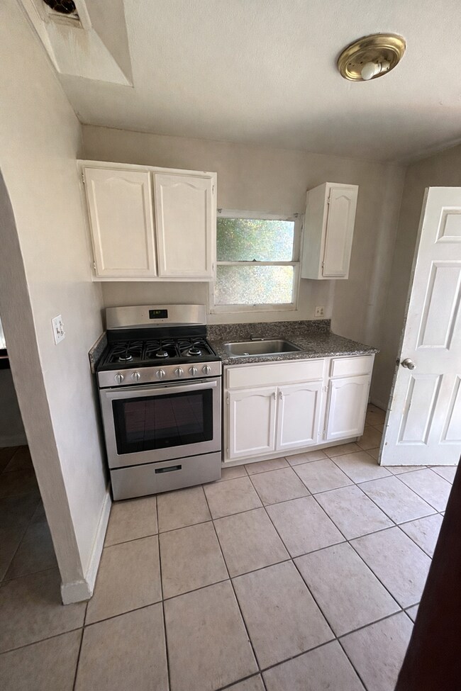 Foto del edificio - Cute One Bedroom Detached Unit