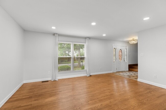 Foto del edificio - 701 Oak Run Ln