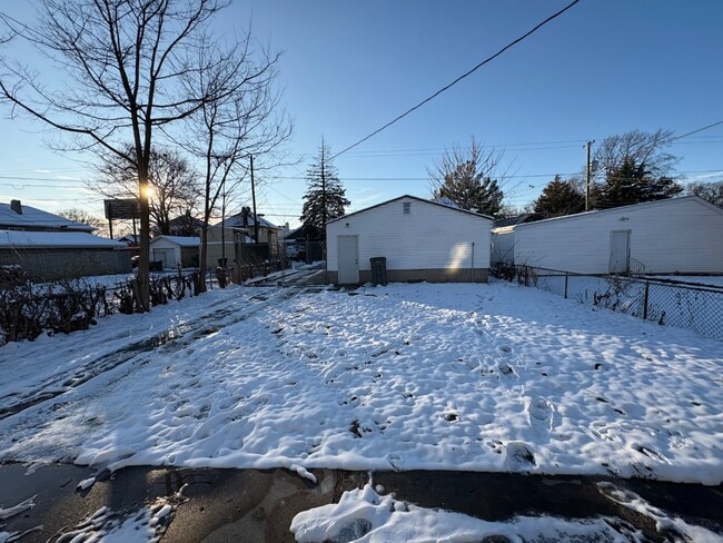 Building Photo - 320 N Colorado Ave